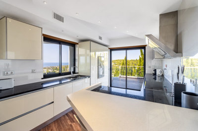 1 kitchen (1).jpg