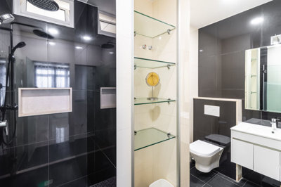 4 bathroom.jpg