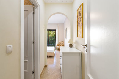 5 HALLWAY.jpg