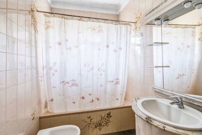 bathroom (2).jpg