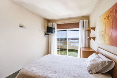 bedroom (1).jpg