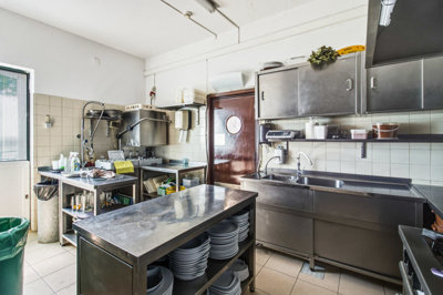 kitchen (2).jpg