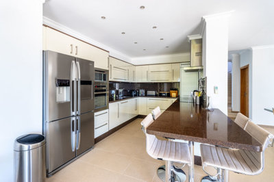 2 kitchen (1).jpg