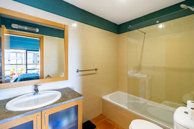 5 bathroom.jpg