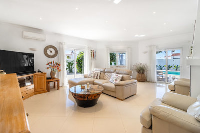 0 living room (1).jpg