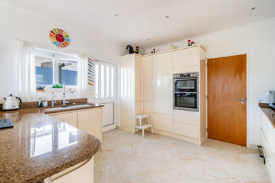 1 kitchen (1).jpg