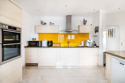 1 kitchen (2).jpg