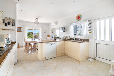 1 kitchen (3).jpg
