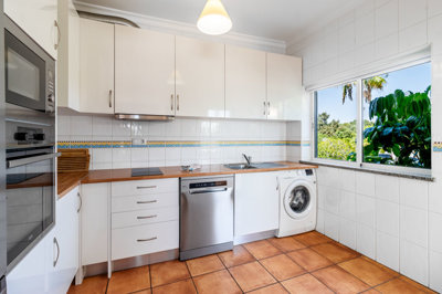 3 KITCHEN (1).jpg
