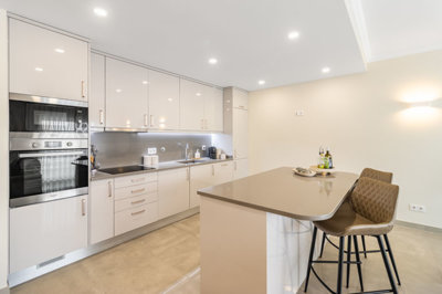 2 KITCHEN (1).jpg