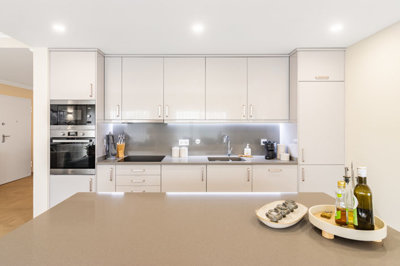 2 KITCHEN (2).jpg