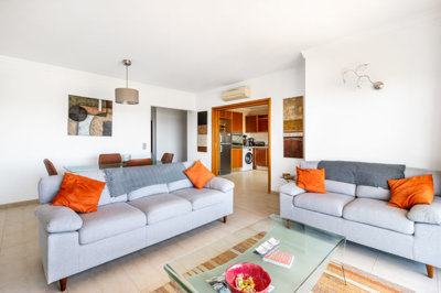 2 LIVING ROOM.jpg