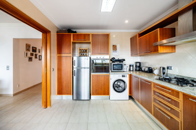 6 KITCHEN (2).jpg