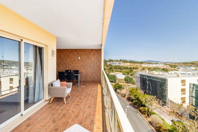 7 BALCONY (2).jpg