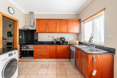 3 KITCHEN (1).jpg