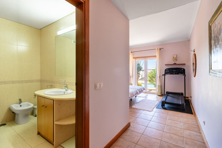 Image No.26-2 Bed Townhouse for sale