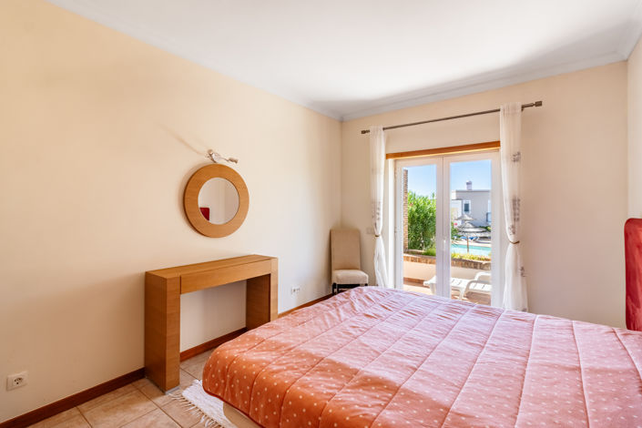 Image No.29-2 Bed Townhouse for sale