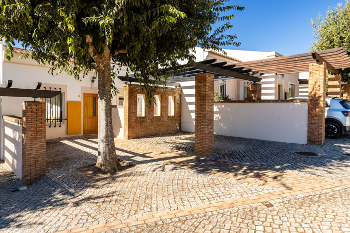 Image No.40-2 Bed Townhouse for sale