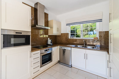 3 kitchen (2).jpg