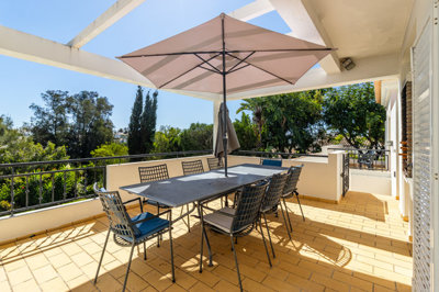 4 balcony (1).jpg