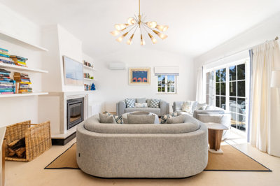 1 living room (1).jpg