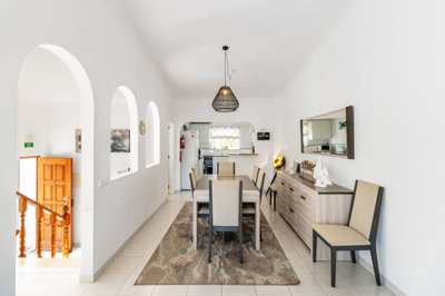 2 dining room (1).jpg