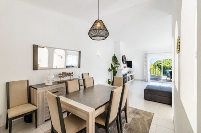 2 dining room (2).jpg