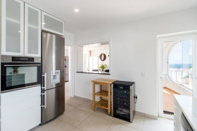 3 KITCHEN (3).jpg