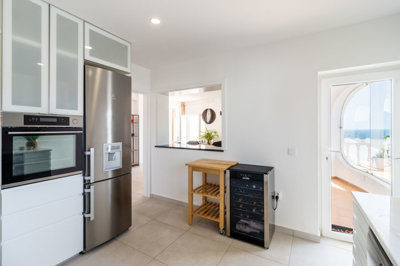 kitchen 2.jpg
