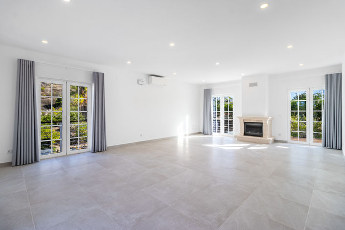 Image No.2-3 Bed Villa for sale