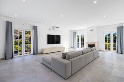 living room 2.jpg