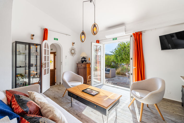 Image No.2-9 Bed Villa for sale