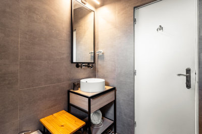 2.1 bathroom (2).jpg