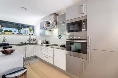 2 KITCHEN (1).jpg