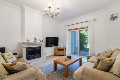 1 LIVING ROOM.jpg