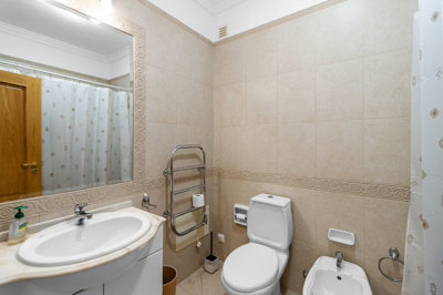 8 BATHROOM.jpg