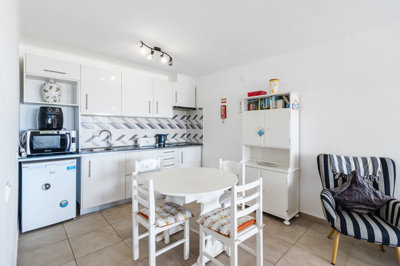 2 kitchen (1).jpg