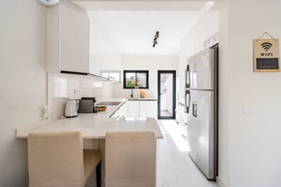 2 KITCHEN (1).jpg