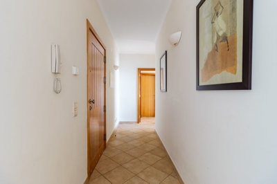 4 hallway.jpg