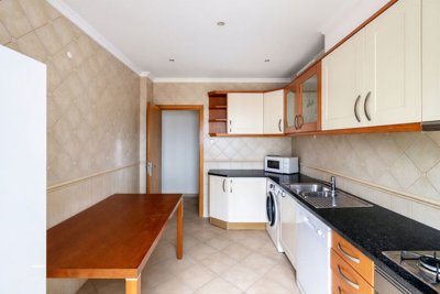 3 kitchen.jpg