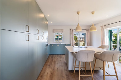 2 KITCHEN (1).jpg