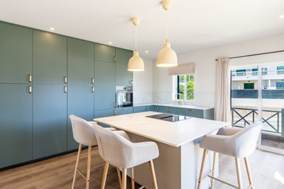 2 KITCHEN (2).jpg