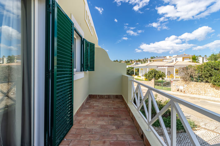 Image No.23-2 Bed Townhouse for sale
