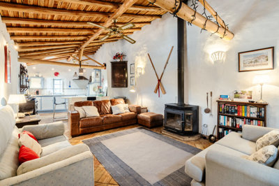 1 LIVING ROOM (1).jpg