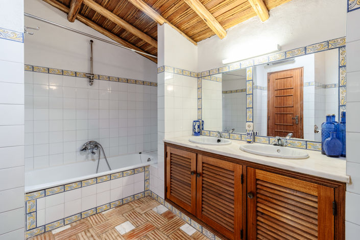 Image No.24-6 Bed Villa for sale