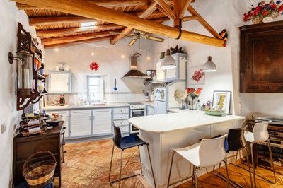 2 KITCHEN (1).jpg