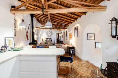 2 KITCHEN (2).jpg