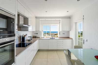 3 KITCHEN (1).jpg