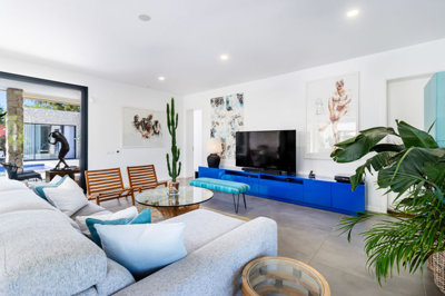 1 living room (1).jpg
