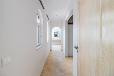 4 HALLWAY.jpg